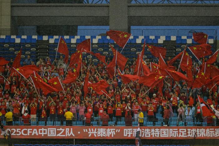 足球锦标赛：四强对决引爆球迷热情的简单介绍