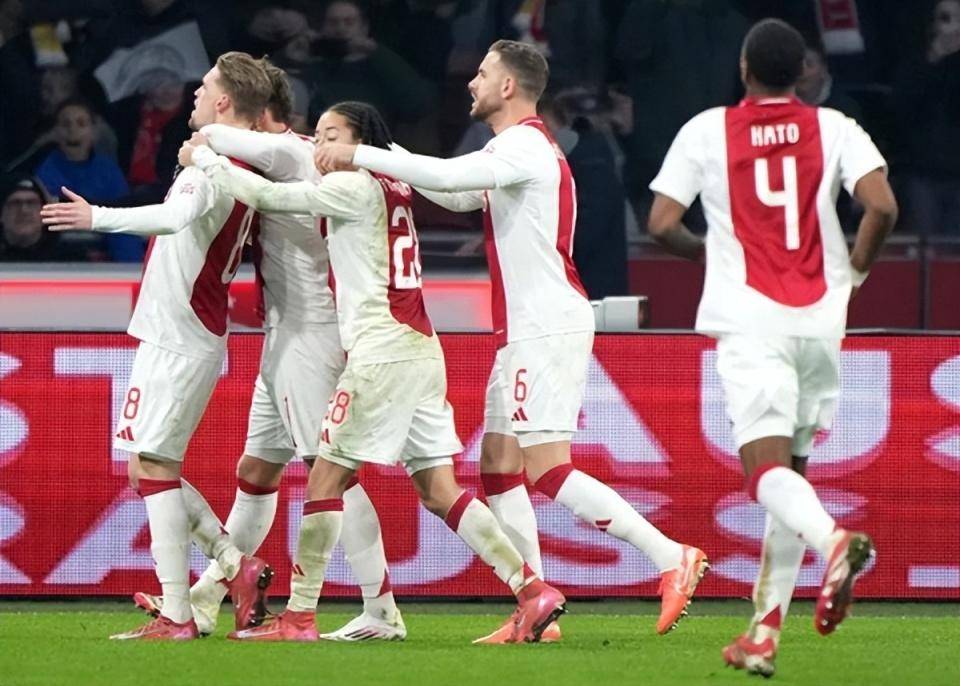 战胜阿贾克斯，苦战取胜