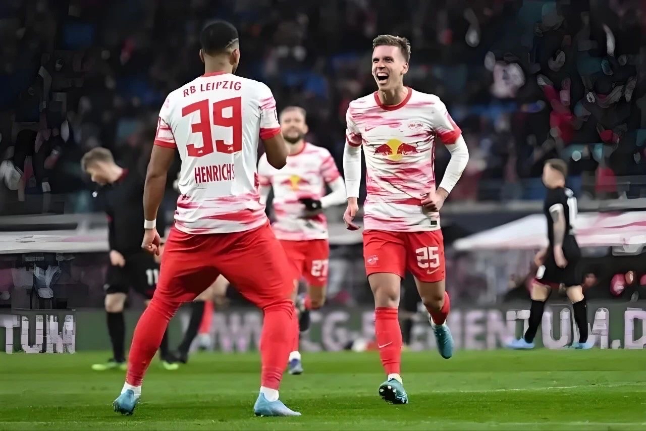 包含斯图加特主场告捷，排名上升提升竞争力的词条