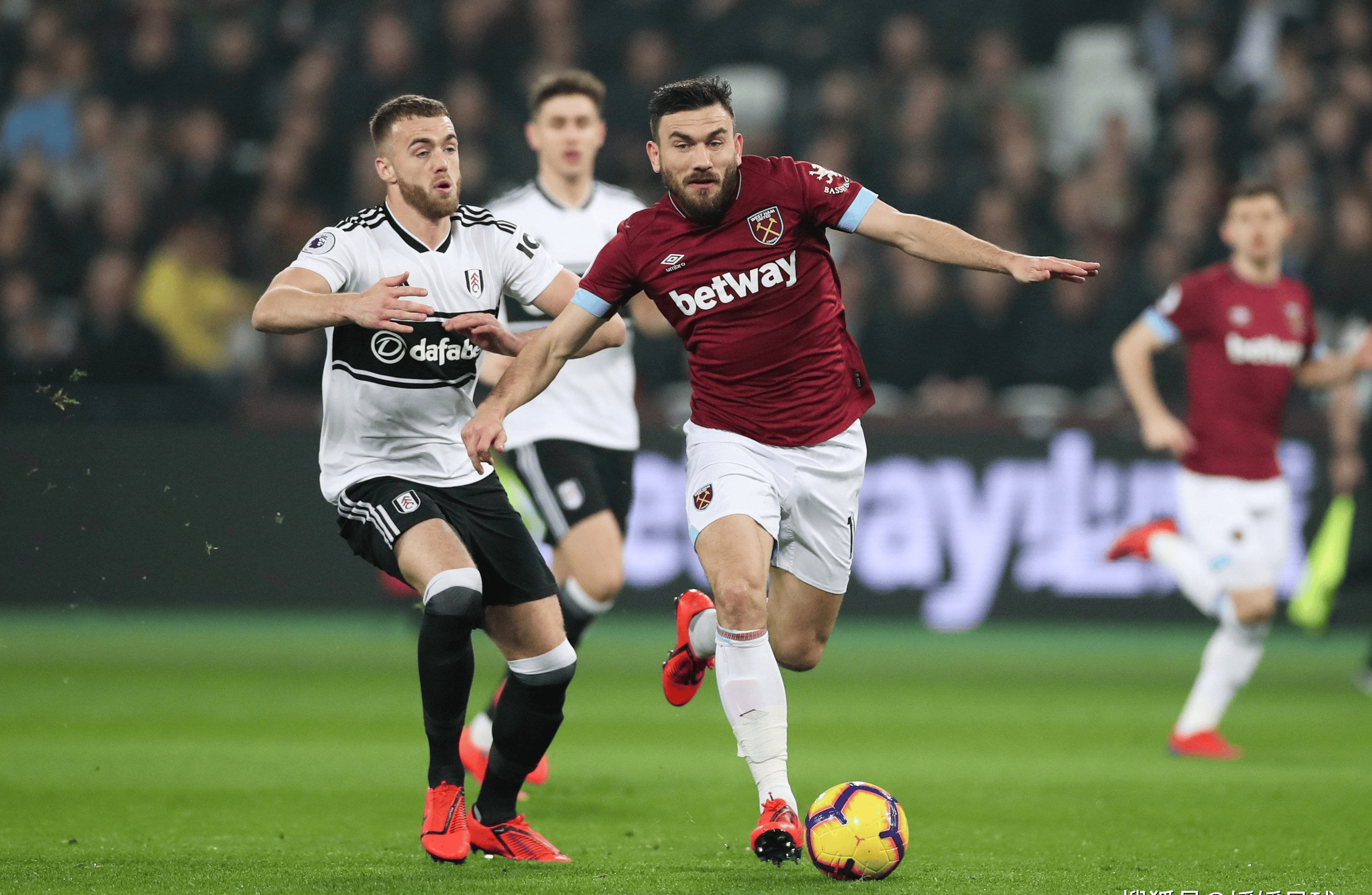 热刺球员发挥出色，助球队赢得激烈比赛的简单介绍