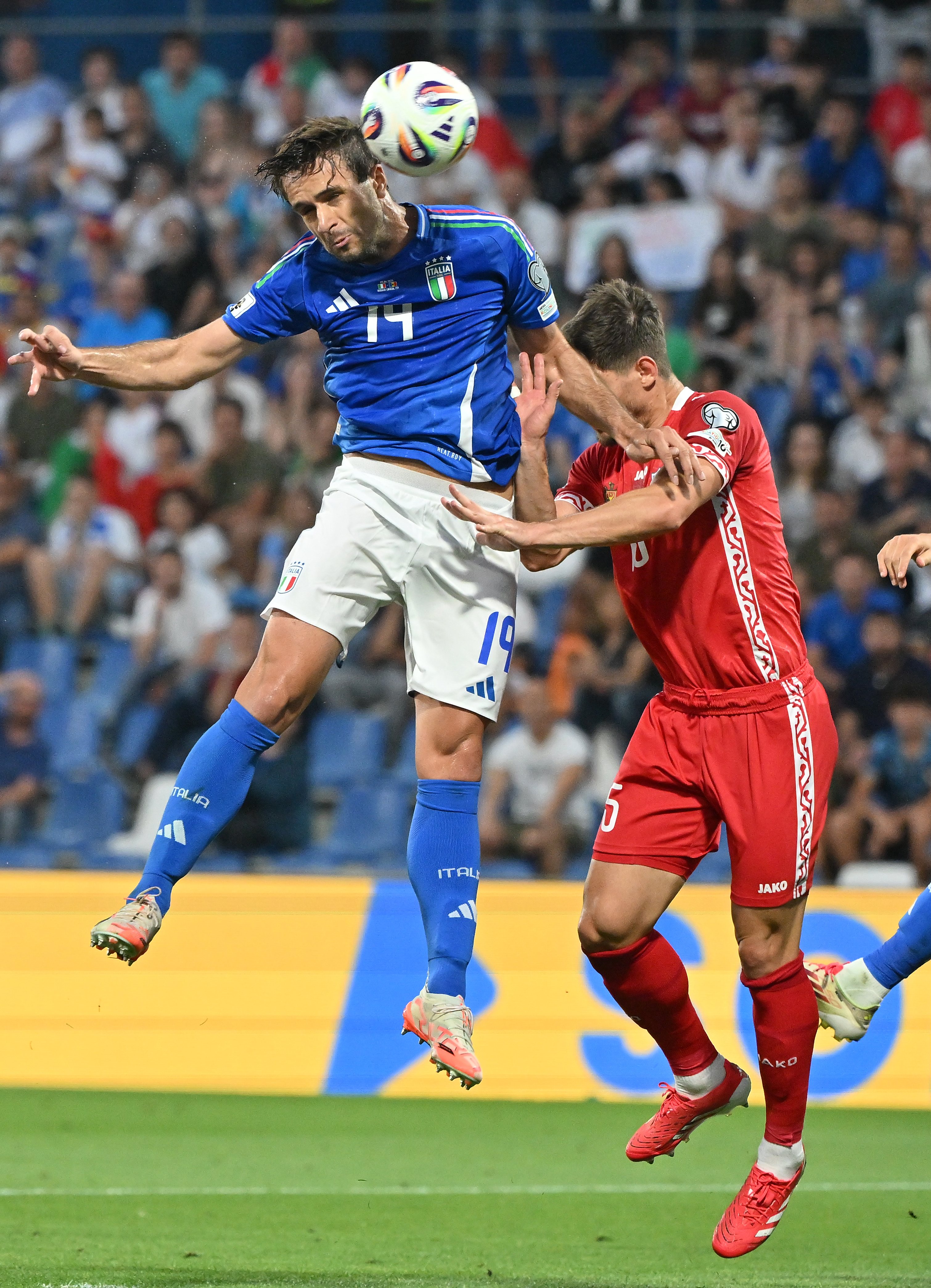 关于意大利足球界火爆，球队实力激烈对决的信息