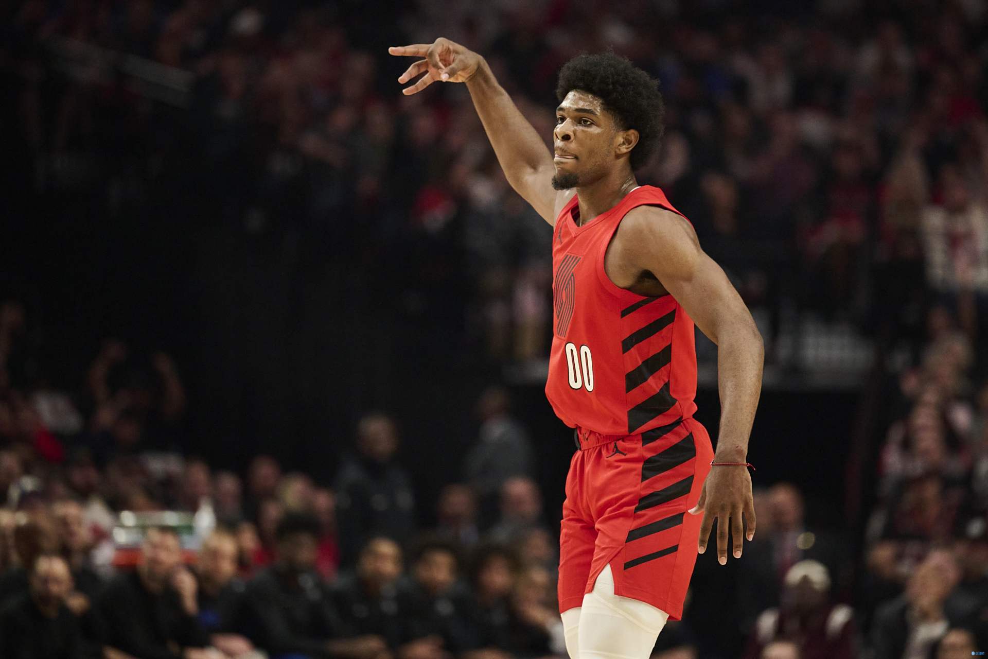 开拓者胜马刺，保持势头