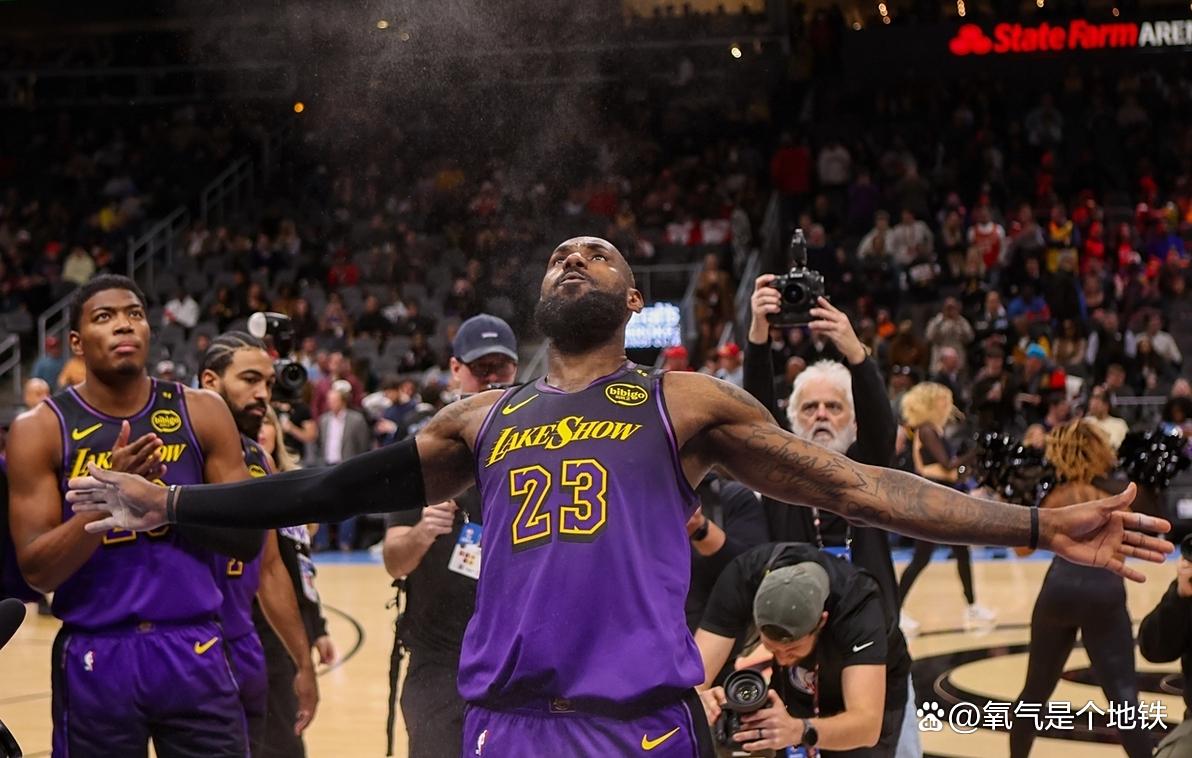 詹姆斯单节15分,湖人胜开拓者 詹姆斯单节15分,湖人胜开拓者