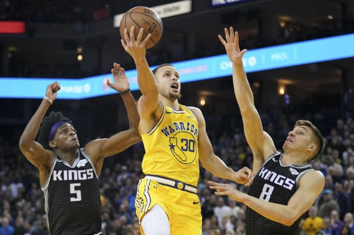 湖人轻取雄鹿，领跑西部榜首