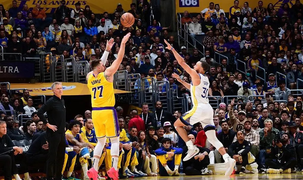 独行侠负马刺，东契奇状态火热但无力扭转败局