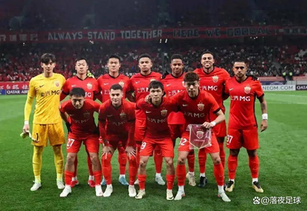 中国足球中超联赛将于下月重启,上港或成冲冠热门 中国足球中超联赛将于下月重启,上港或成冲冠热门