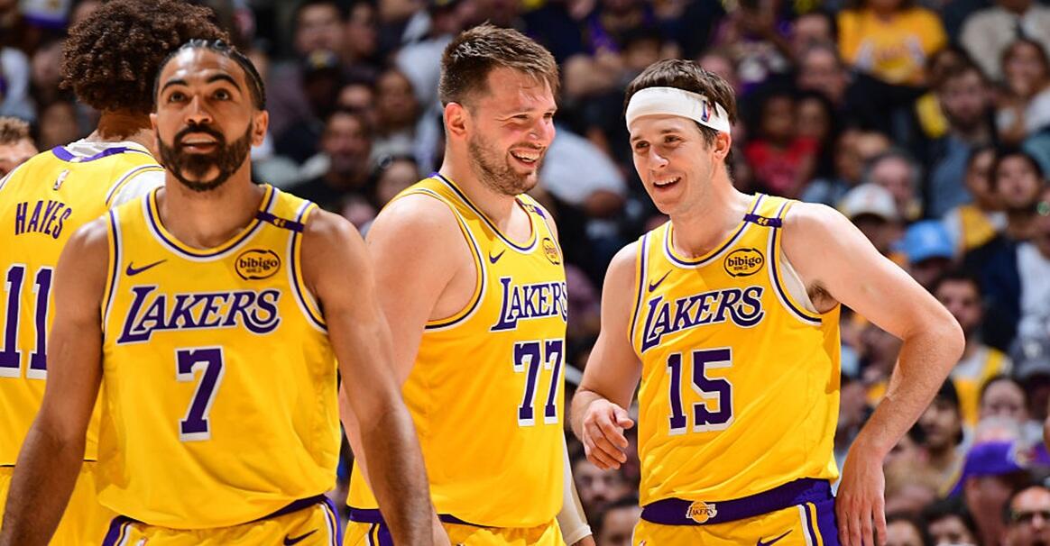 湖人客场力克老鹰，取得胜利