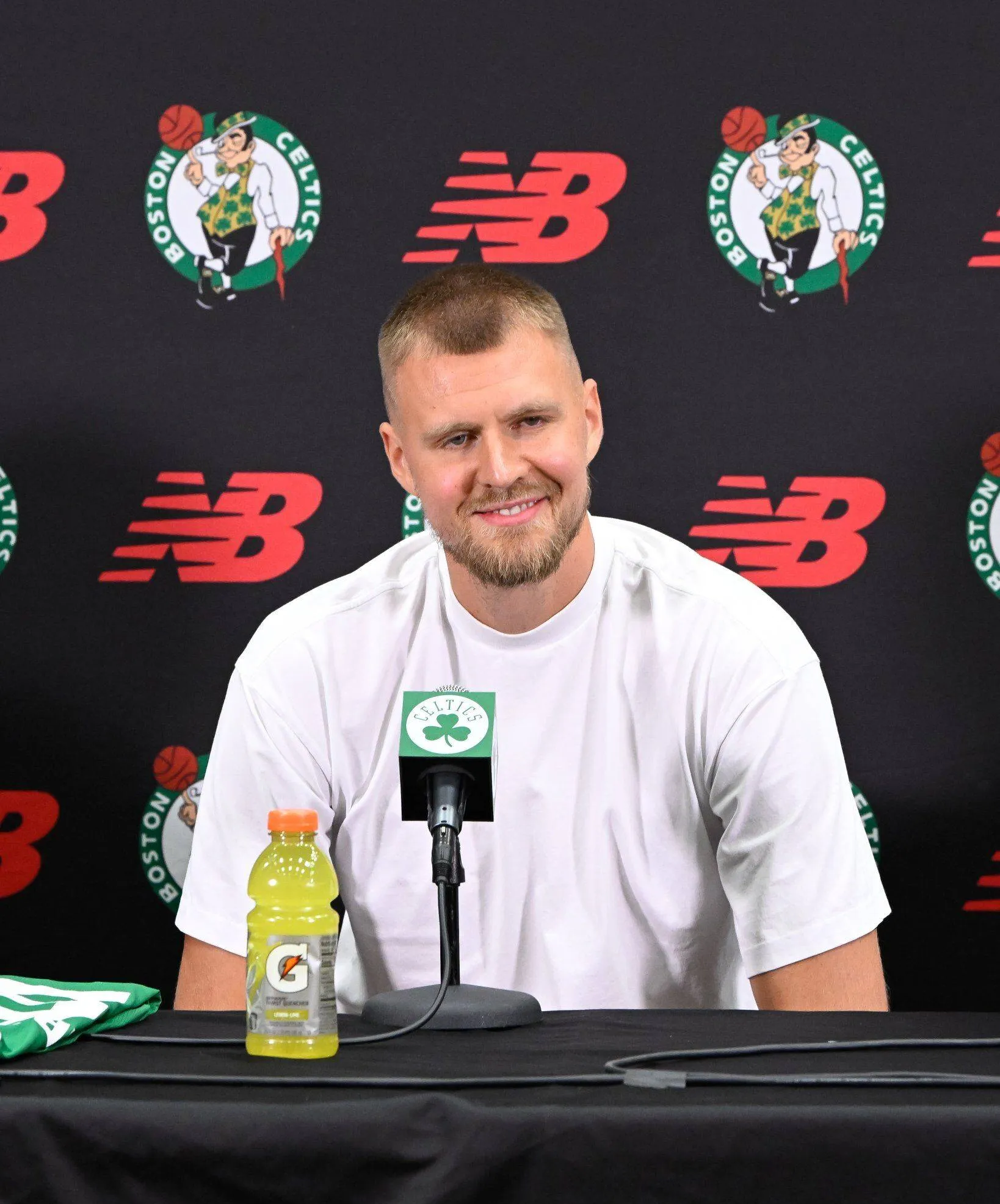 凯尔特人击败鹈鹕，莫里斯关键上篮